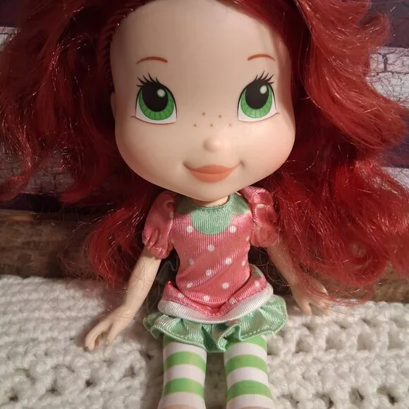 STRAWBERRY SHORTCAKE DOLL-10" HIGH -2008 - Picture 3 of 5